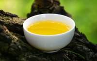茶油怎么涂抹頭發(fā)如何正確使用茶油洗頭？